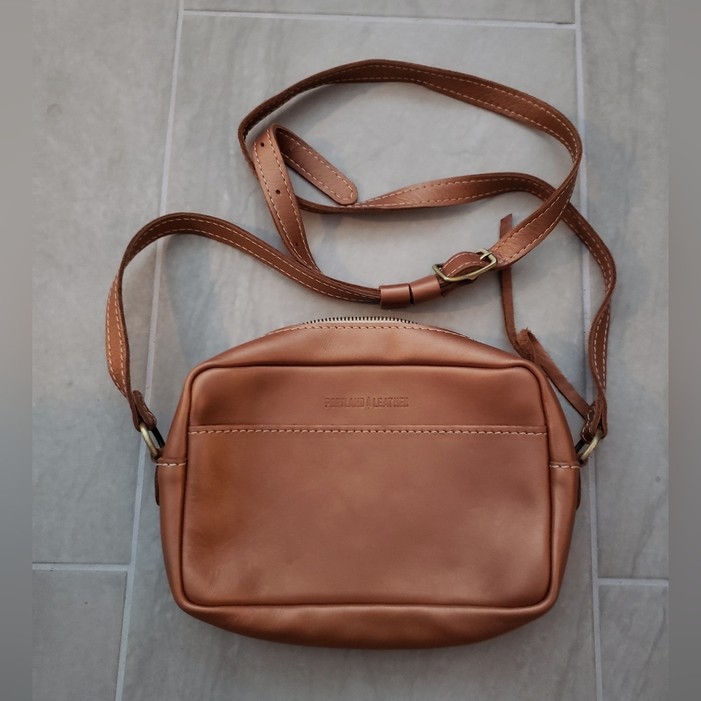 Portland Leather Camera Bag - Picture 2 of 10